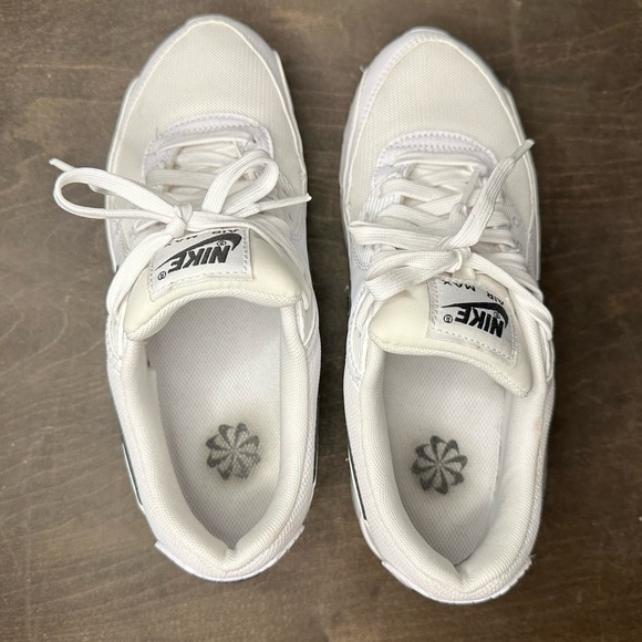 Nike Women’s Air Max 90 - Picture 4 of 7
